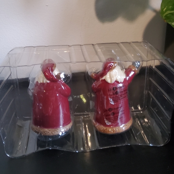 Life @Home Ceramic Santa Claus Salt and Pepper Shakers - Picture 6 of 7